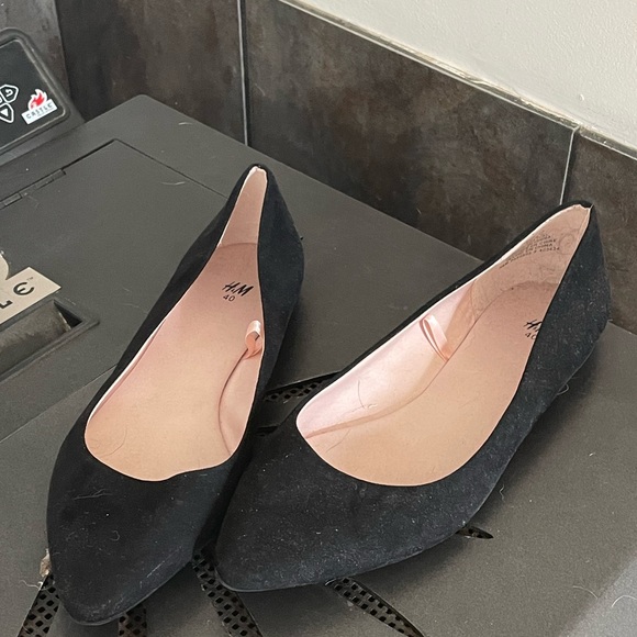 H&M pointed suede ballet flats EUC size 8.5